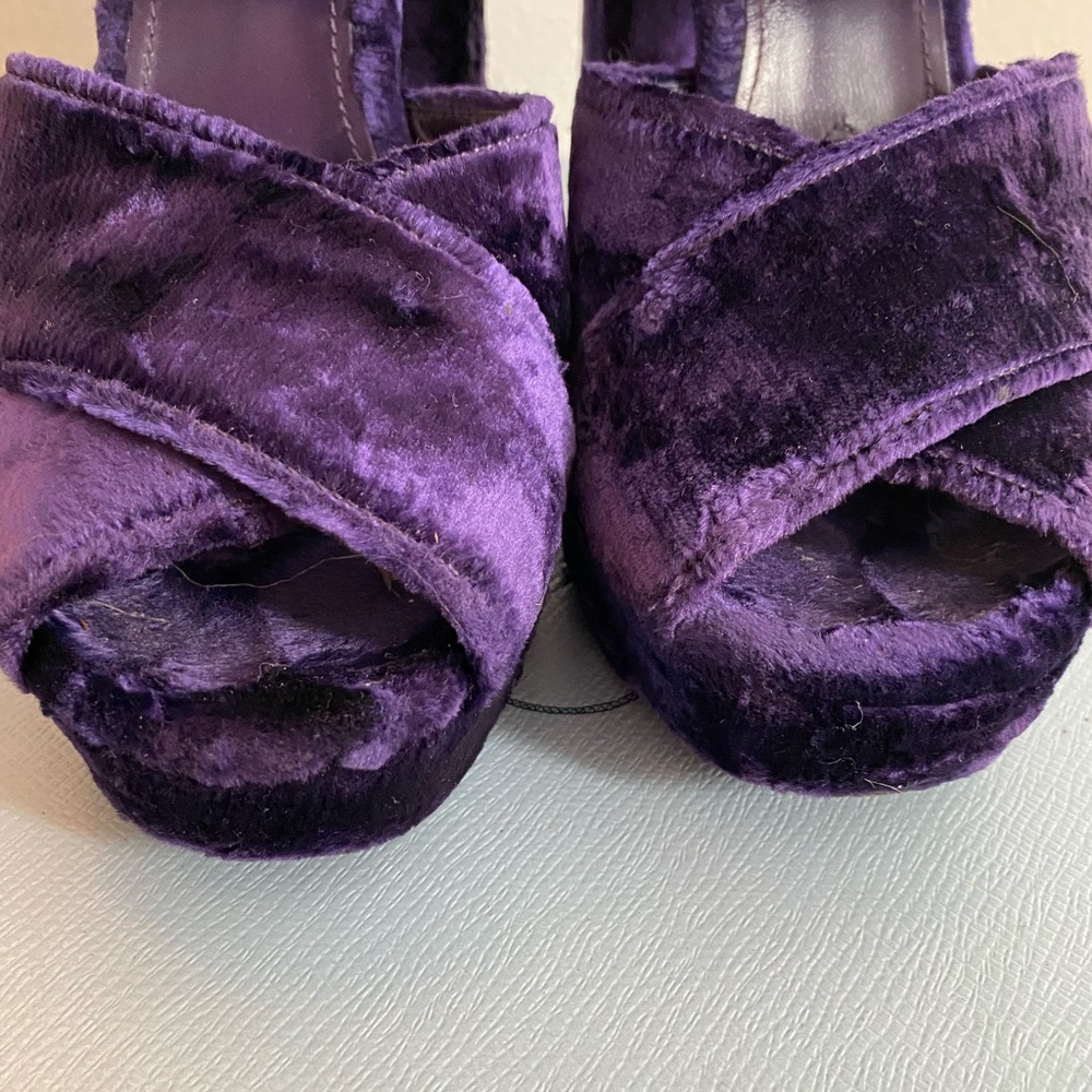 PRADA - Purple Velvet platforms with brass buckle - Picture 6 of 9